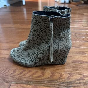 Leopard Toms wedge booties